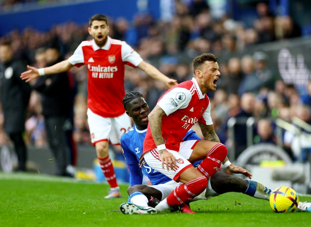 包含赛地聚焦：国王杯国际比赛日热度飙升；托特纳姆状态回暖；悬念犹存；赛程密集仍需轮换的词条