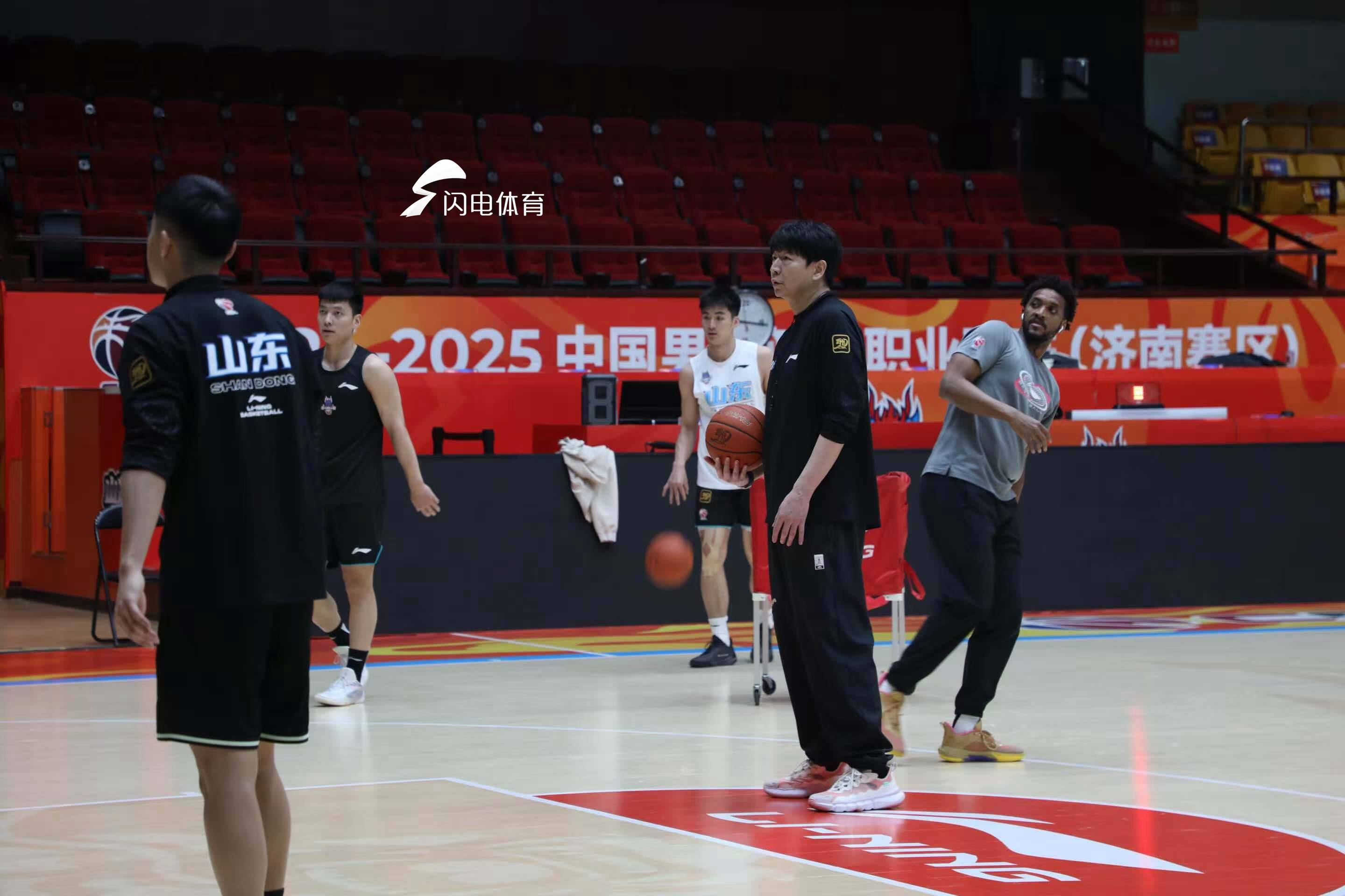 包含山东男篮发布备战花絮，转会期豪取连胜，NBA总决赛任务艰巨，年轻球员得到机会的词条